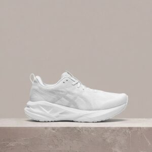 ASICS Novablast 5, biało-szara kolorówka, unisex sneakersy, siatka plus syntetyk, must have do kolekcji, 1011B974-100
