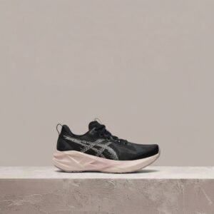 ASICS Novablast 5 Black Pearl Pink, sneakersy unisex, czarno-różowa sylwetka, tekstyl, syntetyk, EVA, must have do kolekcji 1012B765-003