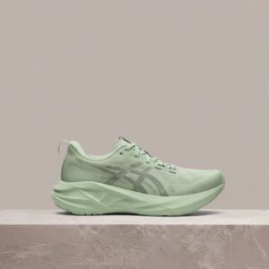 ASICS Novablast 5 Whisper Green, zielona sylwetka, unisex, tekstyl i syntetyk, drop sneakersów 1012B765-301