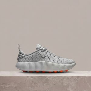 Nike Mind 002, szary pomarańcz, dzianina, pregame drop, 22 guzki w podeszwie, unisex sneakersy HQ4308-003