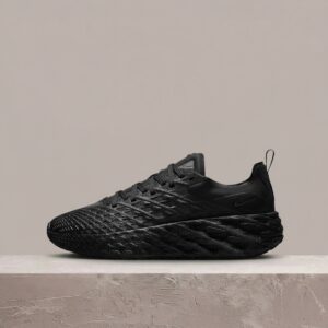 Nike Ava Edge, czarna sylwetka, odblaskowe wstawki, miejski klimat, niski gorset, unisex, IM1973-004