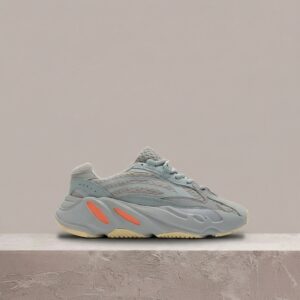 Yeezy Boost 700 V2 Inertia, Adidas, chunky sylwetka, szara kolorystyka, drop 2019, unisex FW2549