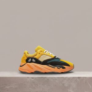 Sneakersy Adidas Yeezy Boost 700 Sun, unisex, dad shoe, masywna sylwetka, żółto pomarańczowy colorway, drop 2021 GZ6984