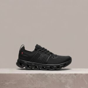 On Cloudswift 4 Black Eclipse, czarne sneakersy unisex, CloudTec, Speedboard, uliczna sylwetka do biegania 3MF10130106