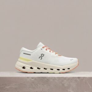 On Cloudrunner 3 Ivory Dew, damska sylwetka, beż biały, CloudTec Helion, street running drop, 3WG10053387