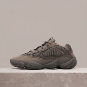 Yeezy 500 Clay Brown, adidas, chunky sylwetka, brązowa kolorystyka, mesh i zamsz, drop 2021, mudguard GX3606