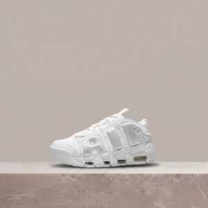 Nike Air More Uptempo Low, triple white, niski profil, lata 90, widoczny Air, sylwetka unisex, FZ3055-100