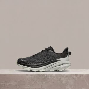 Hoka Speedgoat 6 Black Stardust, męska sylwetka trailowa, czarno szara kolorówka, siatka i guma, drop 2024, 1147791-BKSTR