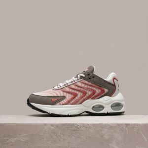 Air Max TW Red Clay, Nike, szaro czerwona kolorówka, Max Air widoczny w pięcie, unisex DQ3984-002