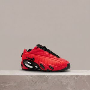 Nocta Glide Bright Crimson, Nike, drop Drake, retro sylwetka, czerwona siatka, carbon mudguard, unisex DM0879-600