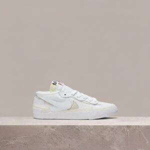 Nike Blazer Low Sacai White Patent Leather, kolaboracja z 2022, biało-beżowa sylwetka, unisex, lakierowana skóra DM6443-100