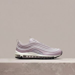 Nike Air Max 97 Plum Fog, damska sylwetka, fiolet ze srebrem, tekstyl i syntetyk, DH0558-500
