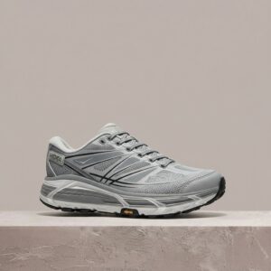 Mafate Speed 2 od Hoka, kolorystyka Stellar Grey Galactic Grey, męska sylwetka, szary biały 1126851-SRYG