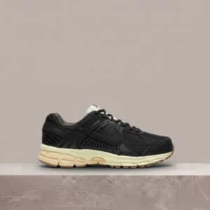 Black Sesame, Nike Zoom Vomero 5 PRM, retro running, Zoom Air, czarno-beżowa kolorystyka FD0533-010