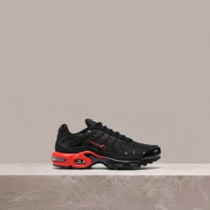 Nike Air Max Plus TN, męskie, czarno czerwone, kultowa sylwetka, siatka i syntetyk, widoczna poduszka Air, mocny drop, IX0385-001
