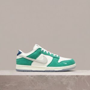 Sneakersy unisex Nike Dunk Low / Kasina Road Sign turkusowy, biały CZ6501-101