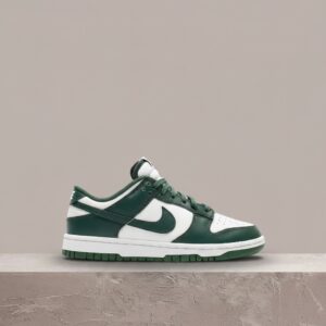 Dunk Low Retro Team Green od Nike, drop unisex, biało-zielona skóra, pivot circle na podeszwie, DD1391-101