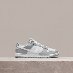 Dunk Low Retro Two Tone Grey od Nike, dropem z 2022, szaro-biała kolorystyka, sneakersy unisex, DJ6188-001