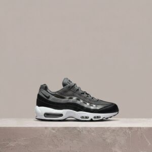 Air Max 95 Black Metallic Silver, męski drop Nike, sylwetka srebro czerń, siatka plus eko skóra, must have do kolekcji IB6398-002
